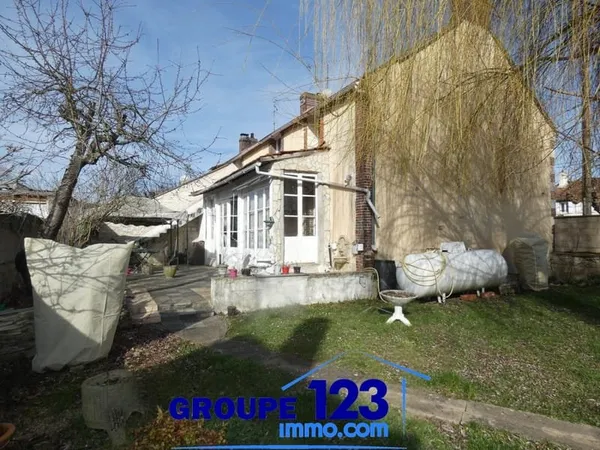 Charmoy : maison de 150 m2 avec terrasse et 4 chambres