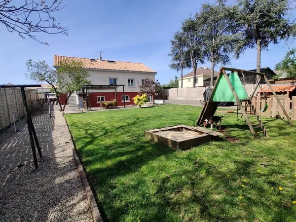 Maison 10 pièces 235 m²