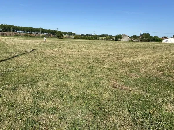 Terrain de 1087 m2 à Saverdun