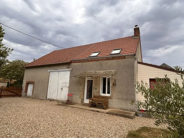 A VENDRE Maison 4 pièces 75 m2, en Hameau à proximité d'Aigu