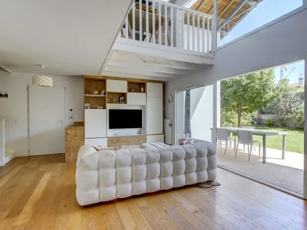 Anglet Fleuristes-Maison contemporaine avec garage