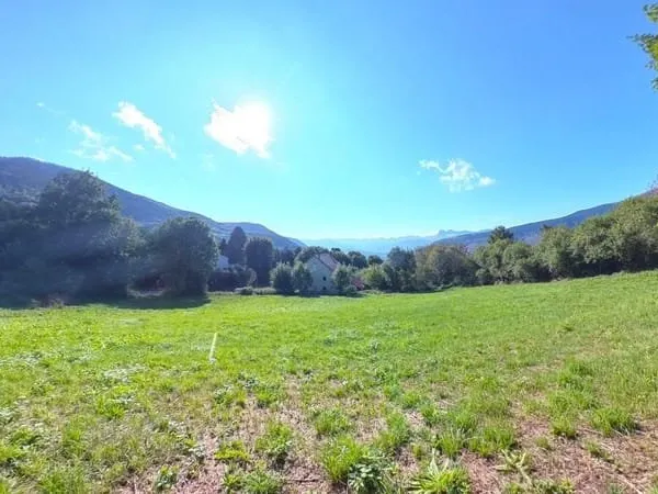 Terrain constructible de 1108m²