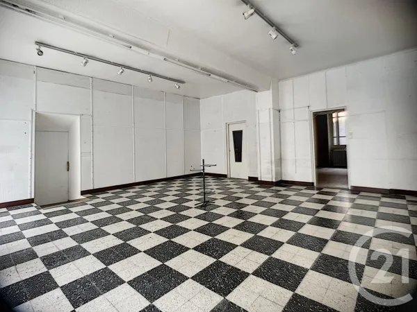 Local 1 pièce 80 m²