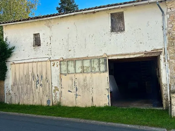 Parking/box 65 m² Meursac