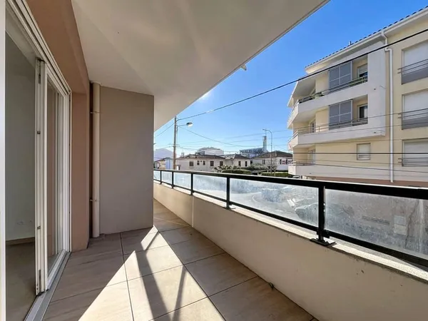 VENTE EN EXCLUSIVITE - FREJUS PROCHE SAINT-RAPHAEL - APPARTEMENT 3 PIECES AVEC PARKING