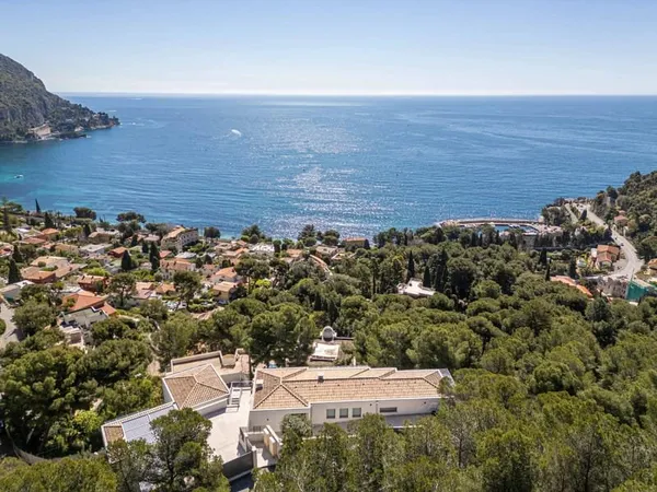 Propriété d'Exception avec Vue Panoramique sur la Méditerranée