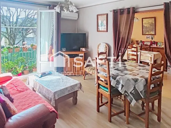 Appartement 3 chambres proche de toutes commodités avec place de parking privée