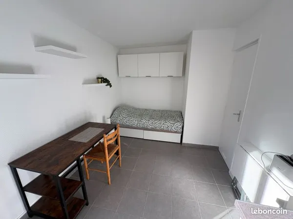 Studio meublé rénové 14 m² - Orléans centre - idéal étudiant