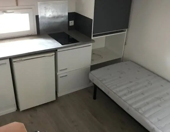 Studio 1 pièce 9 m²