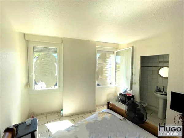 BORDEAUX BASTIDE- PLACE STALINGRAD- IMMEUBLE 2 LOTS COMMERCIAUX DE 390M² -REVENU LOCATIF ANNUEL: 73.