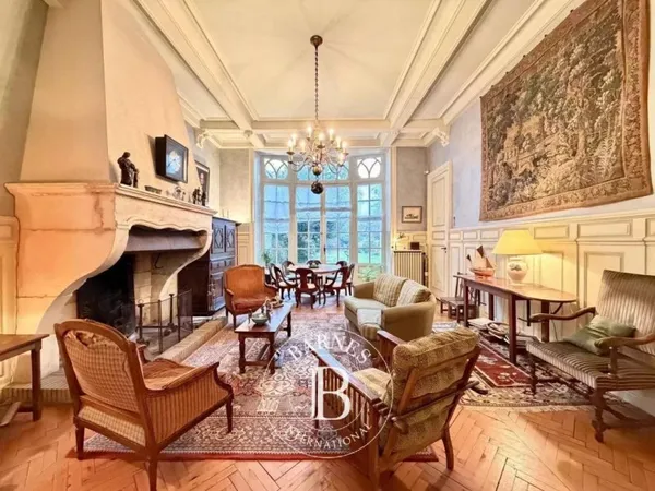 Vends maison - 436.86m² - 10 pièces, 8 chambres - Lille 59000