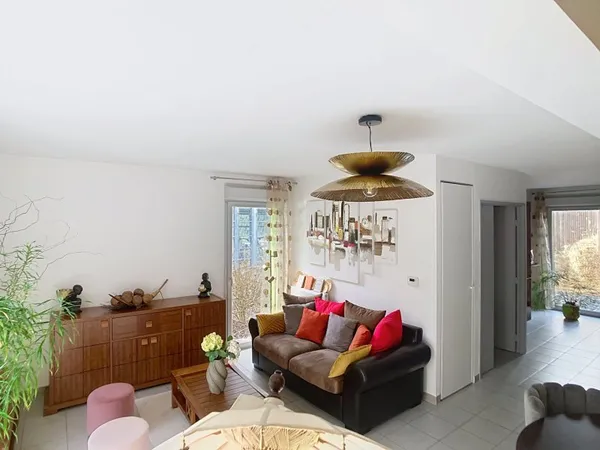 A vendre Angers, proche Avrillé et Hauts de Saint Aubin, proche arrêt de tramway, maison 3 chambres,