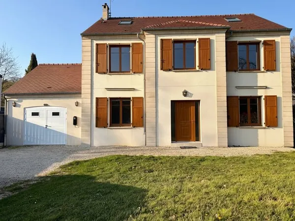 Maison spacieuse d'une surface au sol de 235m² - 8 pièces à Auffargis - Réf 4577