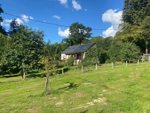 En Bourgogne, Morvan des Lacs, Secteur Planchez, Maison rénovée