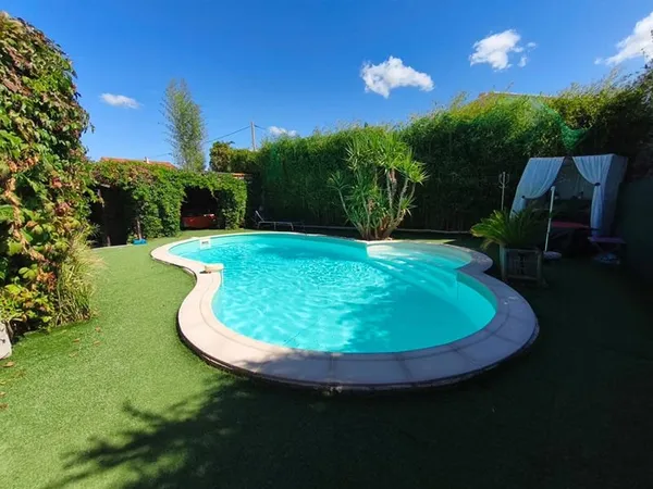 A VENDRE Entraigues Sur La Sorgue Maison 5 pièces 178 m²