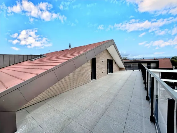 APPARTEMENT 4 PIECES AVEC UNE GRANDE TERRASSE A MESSERY - le