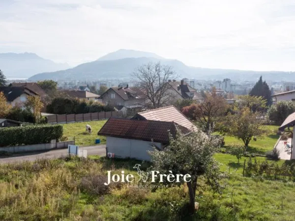 Villa à Annecy-le-Vieux, quartier bas de Frontenex