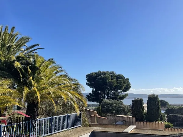 Charme du Sud, vue dominante, beau potentiel