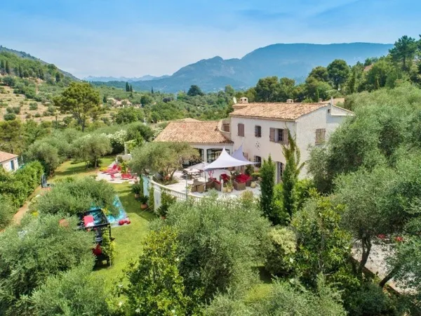 Magnifique propriété de 318,72 m² habitable, avec piscine, explo
