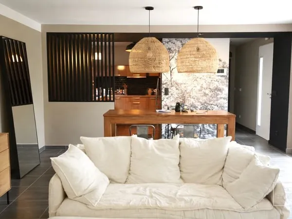 Centre village de Limonest, duplex de 111m² en rez de jardin de 290m² clos + garage