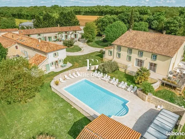 Maison 29 pièces 825 m²