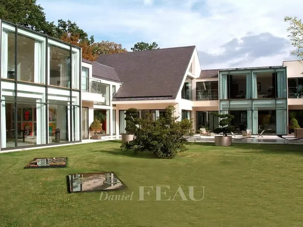 Garches - Golf de Saint-Cloud - Maison d'architecte, piscine intérieure.
