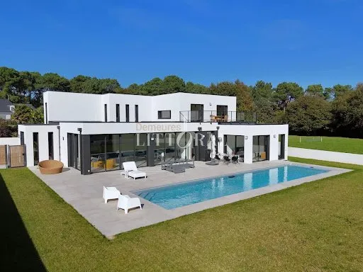 Maison 13 pièces 311 m²