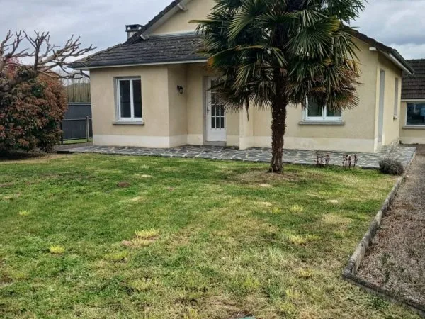 BELLE MAISON F3 A SAINT-PANTALEON-DE-LARCHE