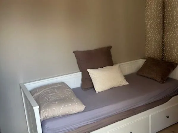 Chambre meublée