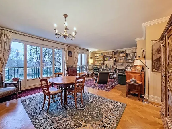 RARE AU QUAI PAUL BERT, PROCHE TRAMWAY, APPARTEMENT T5+BALCON+PARKING ET GARAGE+ CAVE
