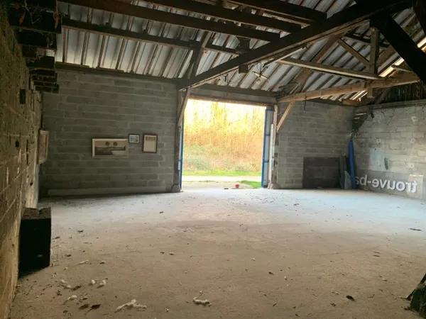 Loue parking - 85m²