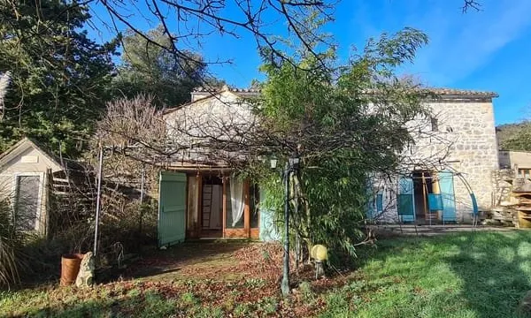 Mas en campagne sur 9 500 m²