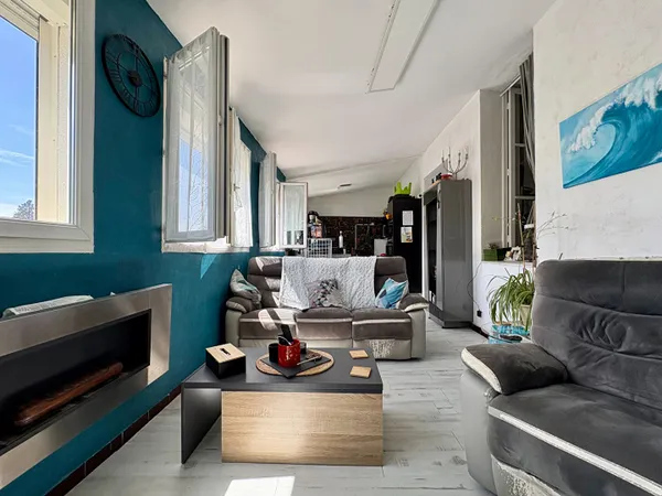 Traversant et lumineux ? Appartement T3/4 87 m2 avec grand séjour et potentiel rare à Trets