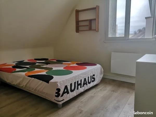 Chambre meublée