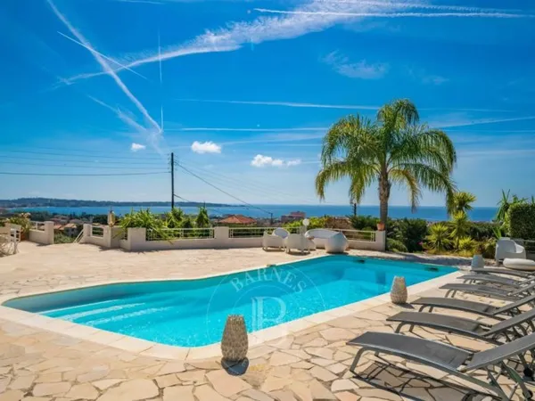 GOLFE JUAN - VILLA RENOVEE - 4 CHAMBRES