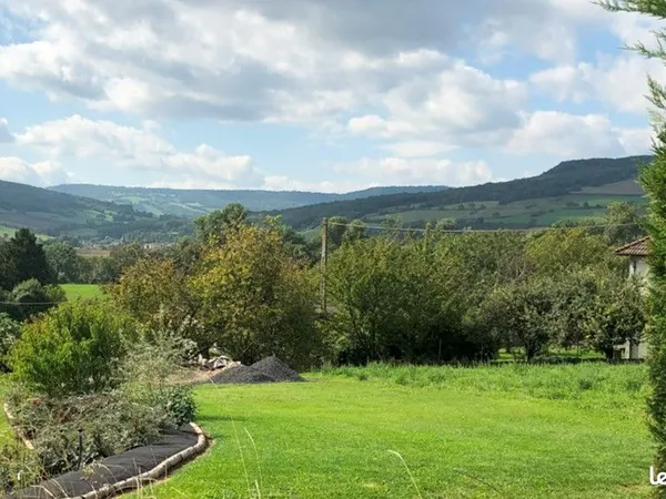 Terrain constructible - 1 421 m² - proche ISSOIRE