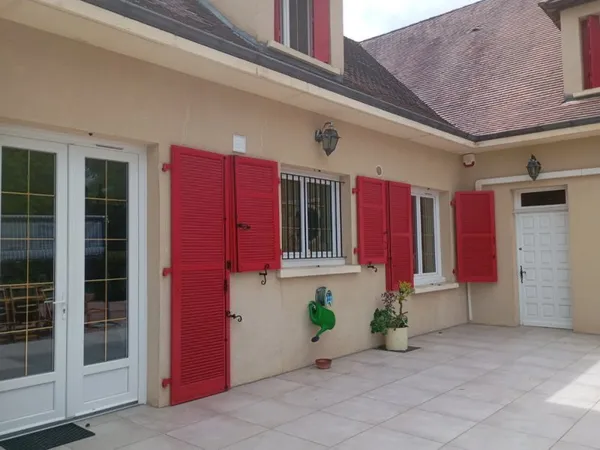 Maison en pierre dans son parc arboré en Dordogne