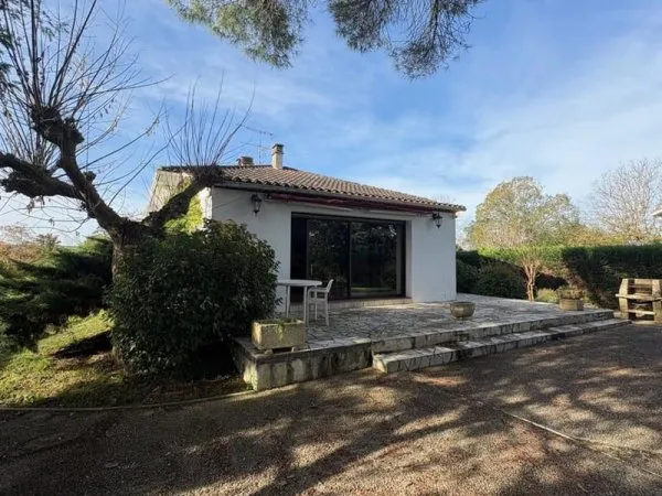 Maison de 4 chambres sur sous sol avec jardin arboré au calme