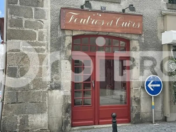 Local commercial 1 pièce 70 m²