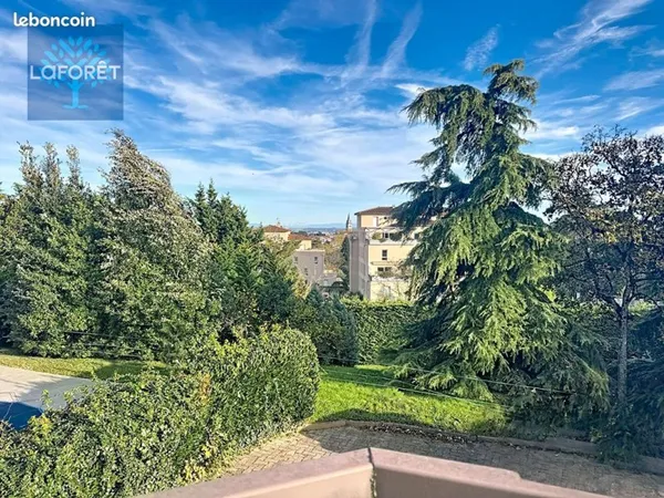 Villa 8 pièces 210 m²