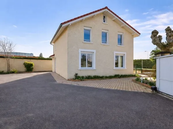 MAISON T4 AVEC APPARTEMENT INDÉPENDANT LOUÉ - HABITER ET RÉDUIRE SON CRÉDIT - SAINT-MAURICE-DE-BEYNO