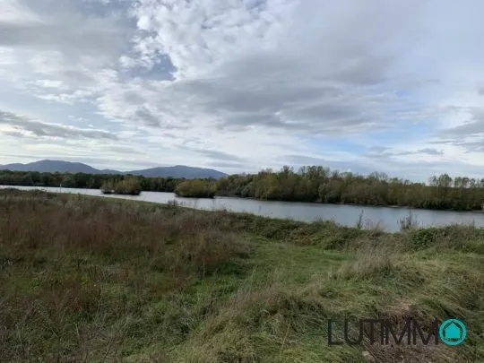 Terrain 335 m²