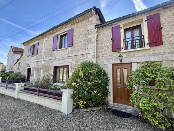Centre Vergt Maison de caractère avec piscine