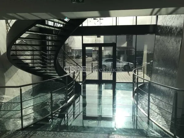 Bureaux 606 m²