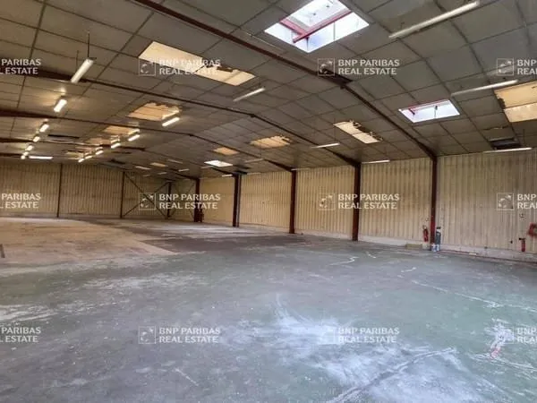 Local d'activité 1680 m²
