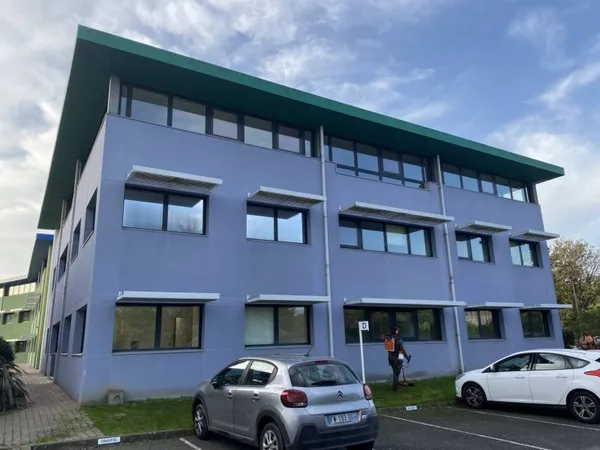 Bureaux 743 m²