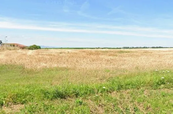 Terrain à bâtir de 879 m² à ARS-SUR-FORMANS (01)