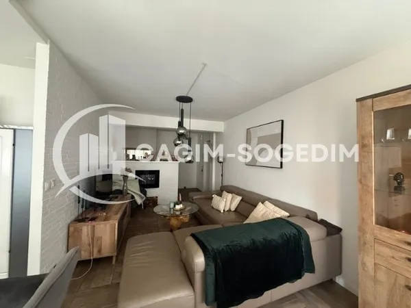 À vendre F4 entièrement meublé, moderne et spacieux Sain