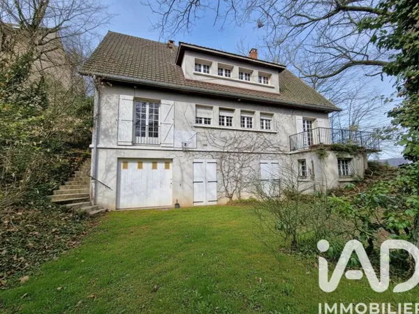 Maison 8 pièces 213 m²