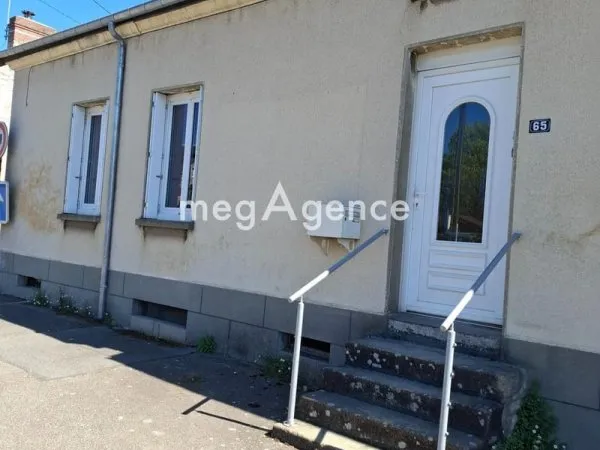 Maison lumineuse , avec jardin, stationnement, et équipement écologique